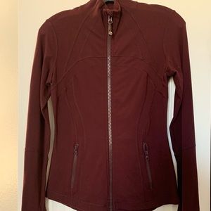Lululemon define burgundy jacket size 6
